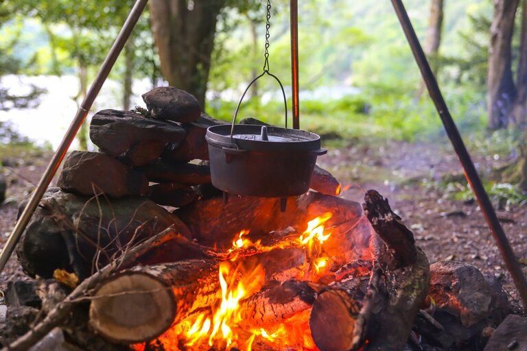 Types of Cookware for Easy Outdoor Feasts
