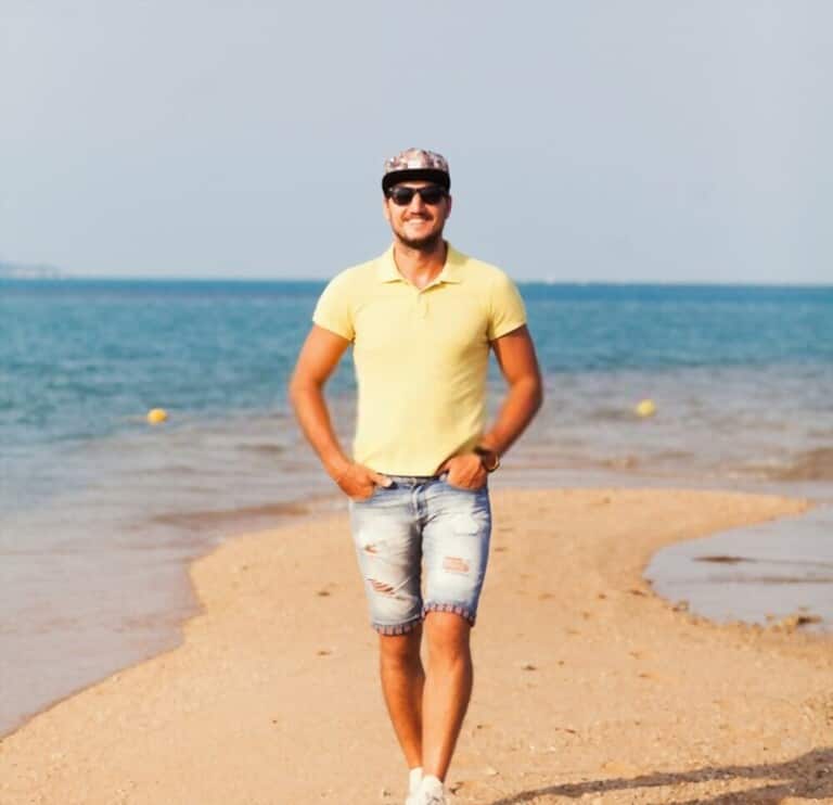 What To Wear To A Beach Party For Guys?