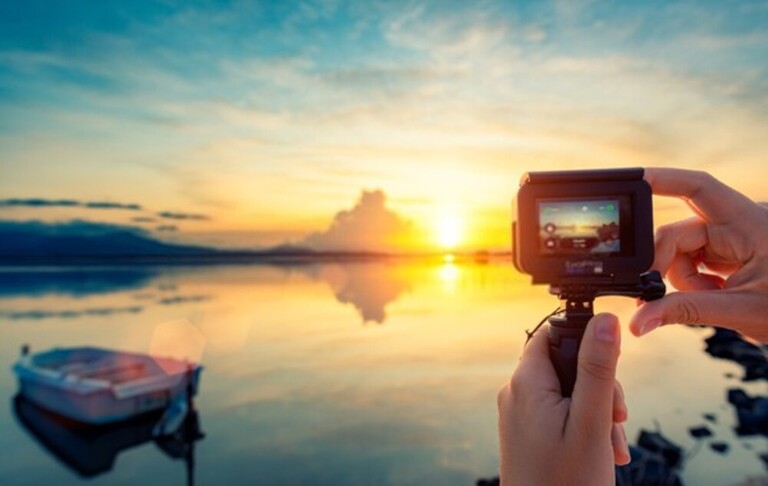 How Do You Take Pictures While Kayaking?