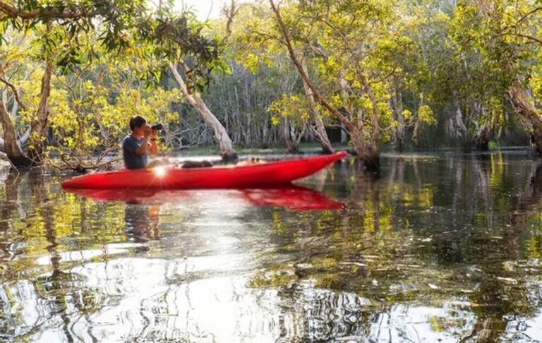 How Do You Take Pictures While Kayaking?