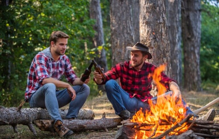 How To Build A Roaring Campfire & Keep It Burning All Night?