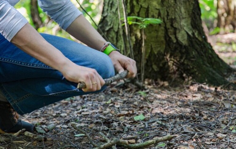 How To Build A Roaring Campfire & Keep It Burning All Night?